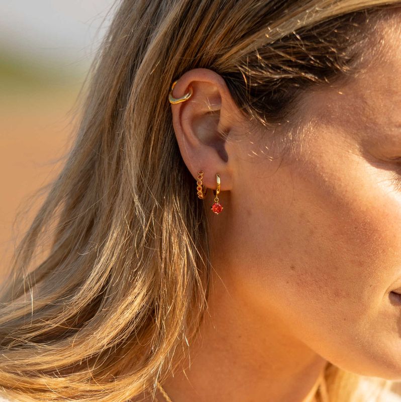 Nora Mørk øreringer med orange zirkonia