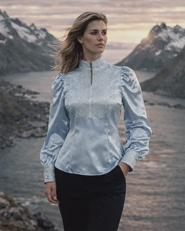 NORDlysblusen lyseblå