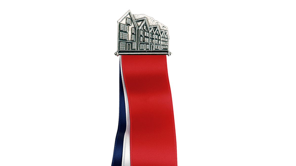 17.mai-sløyfe Bryggen stor, oksidert