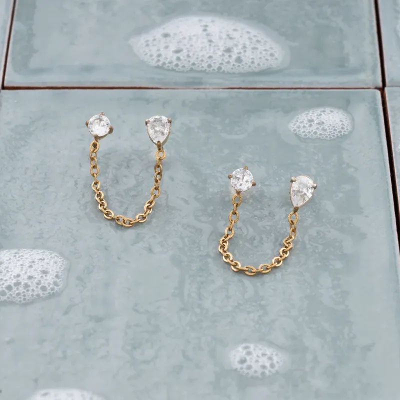 Frida Leonore Starlight studs i forgylt stål med hvite stener
